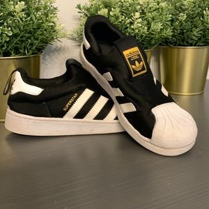 Adidas size 2.5 black and white sneaker